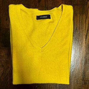 Size M/L mustard yellow sweater made with wool by Hauber.